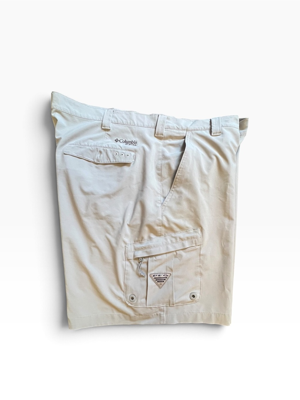 Columbia PFG Men’s Beige Cargo Shorts Size 42